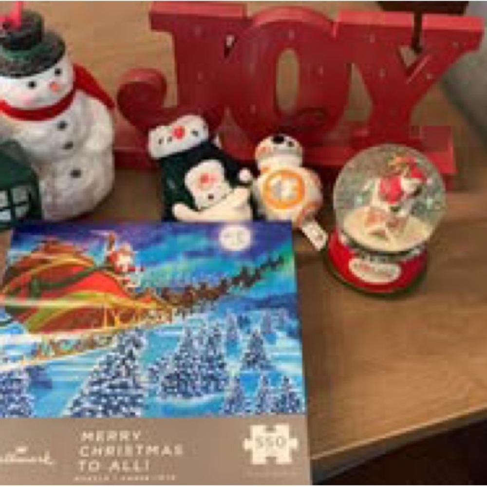 Christmas Decor Set with Puzzle - Hallmark pieces New!